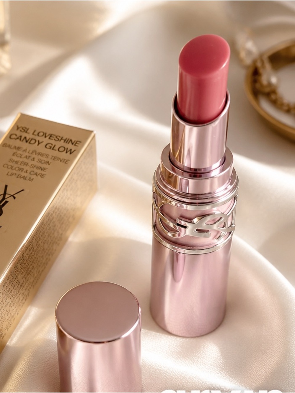 Yves Saint Laurent Candy Glow Lip Balm 
LOVESHINE CANDY GLOW
44B NUDE LAVALLIÈRE